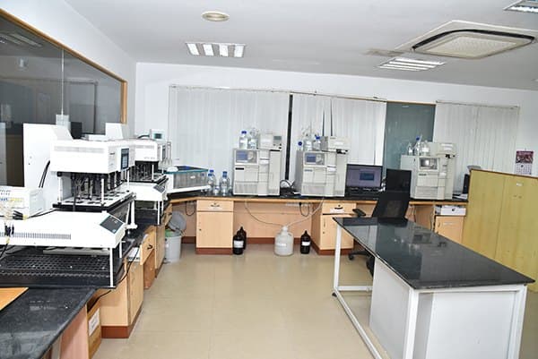 Analytical laboratory with HPLC and dissolution systems